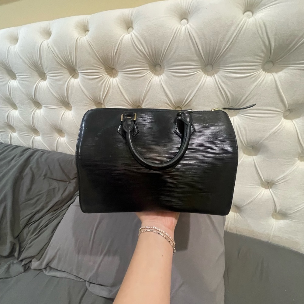 Authentic Louis Vuitton speedy 25 EPI